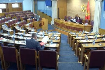 Državna sekretarka o "moralnom preporodu"; Opozicija: Ovo je sramno i skandalozno Državna sekretarka o "moralnom preporodu"; Opozicija: Ovo je sramno i skandalozno