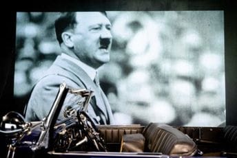 Poziv pijanog muškarca doveo policiju do nacističkog „oltara“ Poziv pijanog muškarca doveo policiju do nacističkog „oltara“