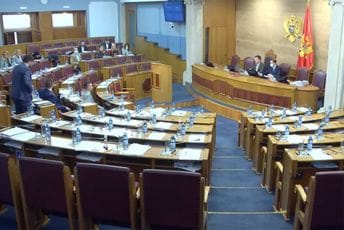 "Nemojte pobjeći iz Crne Gore u Singapur" "Nemojte pobjeći iz Crne Gore u Singapur"