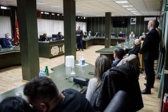 Potpisani ugovori sa korisnicima sredstava iz Fonda za podsticanje medijskog pluralizma Potpisani ugovori sa korisnicima sredstava iz Fonda za podsticanje medijskog pluralizma