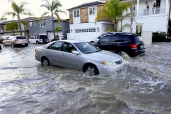 Obilne padavine u Kaliforniji: Dvije osobe stradale u poplavljenom automobilu Obilne padavine u Kaliforniji: Dvije osobe stradale u poplavljenom automobilu