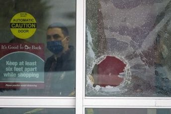 Los Anđeles: Policija slučajno ubila djevojčicu dok je pucala na osumnjičenog Los Anđeles: Policija slučajno ubila djevojčicu dok je pucala na osumnjičenog