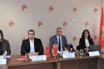 Folić: Alarmantno visok broj osoba koje se prijavljuju na Zavod zbog primanja naknada Folić: Alarmantno visok broj osoba koje se prijavljuju na Zavod zbog primanja naknada