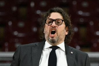 (VIDEO) Trinkijeri udario sopstvenog igrača (VIDEO) Trinkijeri udario sopstvenog igrača