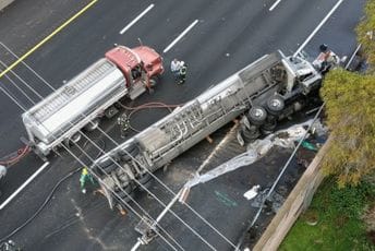 San Francisko: Prevrnula se cisterna, evakuisano 100 domova San Francisko: Prevrnula se cisterna, evakuisano 100 domova