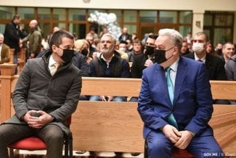 Krivokapić i Bečić na ponoćki u Baru Krivokapić i Bečić na ponoćki u Baru