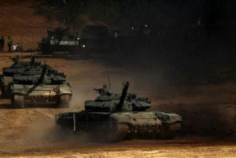 Pojavili se novi snimci: Rusija gomila vojsku na granici, baza puna tenkova Pojavili se novi snimci: Rusija gomila vojsku na granici, baza puna tenkova