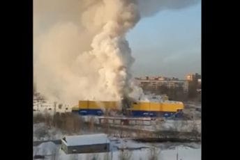 Dojadilo mu da ga šef kritikuje, pa zapalio prodavnicu u kojoj je radio (VIDEO) Dojadilo mu da ga šef kritikuje, pa zapalio prodavnicu u kojoj je radio (VIDEO)