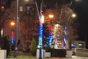 Građani Andrijevice negoduju: Grad okićen u bojama trobojke Građani Andrijevice negoduju: Grad okićen u bojama trobojke