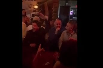 "Da Miljacka DPS odnese": Abazović u transu uz narodnjake (VIDEO) "Da Miljacka DPS odnese": Abazović u transu uz narodnjake (VIDEO)