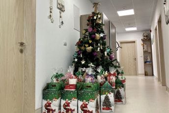 Novogodišnji paketići uručeni korisnicima Dnevnog centra Novogodišnji paketići uručeni korisnicima Dnevnog centra