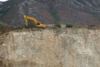 Kotorski DPS traži od Vlade obustavu koncesije nad kamenolomom u Donjem Grblju Kotorski DPS traži od Vlade obustavu koncesije nad kamenolomom u Donjem Grblju