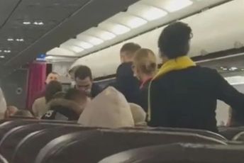 (VIDEO) Tokom leta pokušao da otvori vrata aviona, jer nije želio da sleti u Beograd (VIDEO) Tokom leta pokušao da otvori vrata aviona, jer nije želio da sleti u Beograd