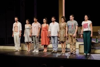 Mnogo je paravana iza kojih se ljudi kriju Mnogo je paravana iza kojih se ljudi kriju