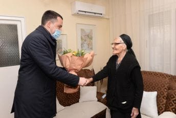 Vuković u društvu najstarije Podgoričanke