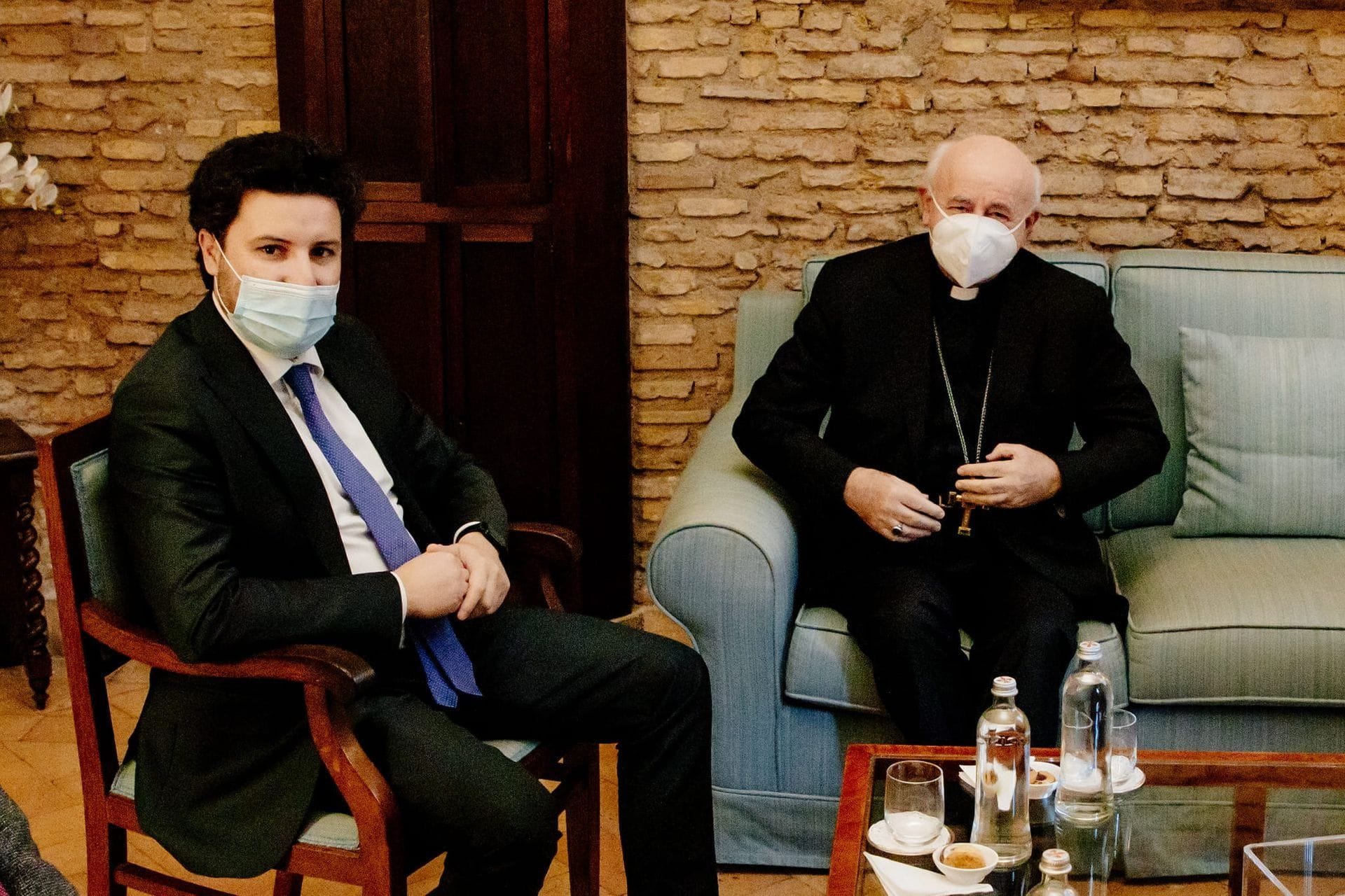 Fotografija 1: Abazović sa monsinjorom Paljom: Crna Gora spremna da doprinese dijalogu na Balkanu