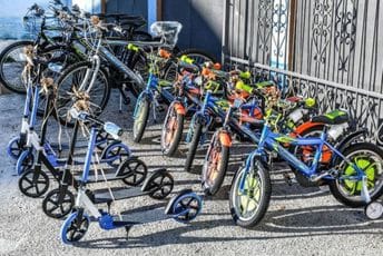 Prva dama Crne Gore uputila poklon pakete Dječijem domu „Mladost“ Prva dama Crne Gore uputila poklon pakete Dječijem domu „Mladost“