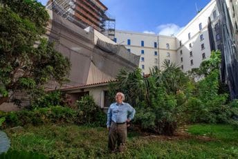 “Šta mogu dobiti ako prodam dušu”: Prizemna kuća koja ‘prkosi’ usred luksuznog kompleksa “Šta mogu dobiti ako prodam dušu”: Prizemna kuća koja ‘prkosi’ usred luksuznog kompleksa