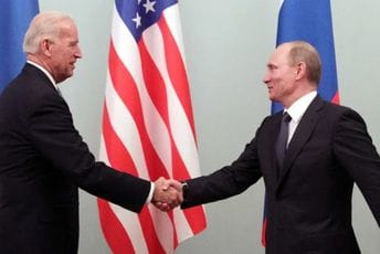 Počeo telefonski razgovor Bajdena i Putina Počeo telefonski razgovor Bajdena i Putina