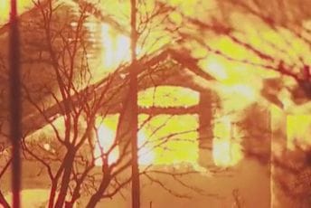 Veliki požari u Koloradu: Desetine hiljada ljudi u bijegu, spaljene stotine domova Veliki požari u Koloradu: Desetine hiljada ljudi u bijegu, spaljene stotine domova