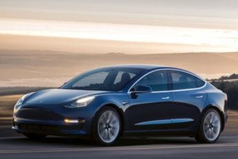 Tesla povlači pola miliona automobila Tesla povlači pola miliona automobila