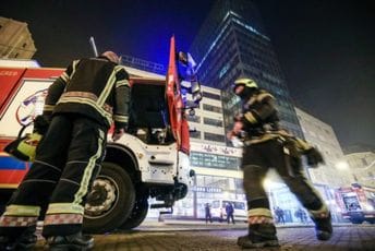 Novogodišnja drama u Zagrebu: Vatromet zapalio vrh nebodera na Trgu bana Jelačića Novogodišnja drama u Zagrebu: Vatromet zapalio vrh nebodera na Trgu bana Jelačića