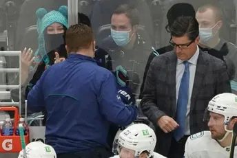 Studentkinja medicine usred NHL utakmice dijagnostifikovala rak menadžeru i spasila mu život Studentkinja medicine usred NHL utakmice dijagnostifikovala rak menadžeru i spasila mu život