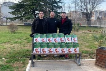 Aktivnost koju praktikuju godinama: Mladi PZP uručili poklone mališanima sa Instituta za bolesti djece Aktivnost koju praktikuju godinama: Mladi PZP uručili poklone mališanima sa Instituta za bolesti djece