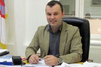 "Ološi jedne, dobićete k****": Predsjednik opštine na "Facebooku" izvrijeđao nezadovoljne građane "Ološi jedne, dobićete k****": Predsjednik opštine na "Facebooku" izvrijeđao nezadovoljne građane