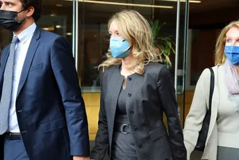 Pad milijarderke: Elizabet Holms osuđena za prevaru investitora Pad milijarderke: Elizabet Holms osuđena za prevaru investitora