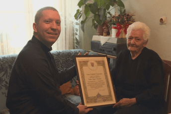 Najstarija Kavčanka za 90. rođendan dobila papin blagoslov Najstarija Kavčanka za 90. rođendan dobila papin blagoslov