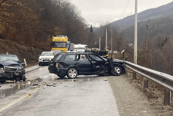 Četvoro povrijeđenih u saobraćajnoj nezgodi na Ribarevinama Četvoro povrijeđenih u saobraćajnoj nezgodi na Ribarevinama
