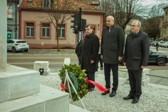 Odali počast učesnicima Božićnog ustanka i stradalnicima sa broda "Brindizi" Odali počast učesnicima Božićnog ustanka i stradalnicima sa broda "Brindizi"