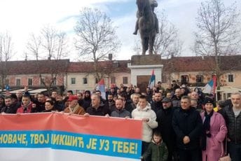 Počeo protest: Novače, tvoj Nikšić je uz tebe (Foto) Počeo protest: Novače, tvoj Nikšić je uz tebe (Foto)