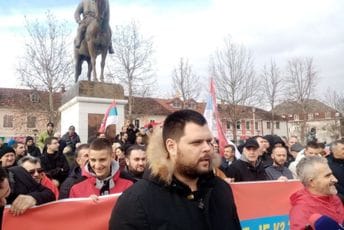 Pion Aleksandra Vučića i SPC mora da ode sa funkcije Pion Aleksandra Vučića i SPC mora da ode sa funkcije