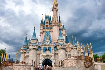 Zamkovi i bajkoviti pejzaži iz Diznijevih filmova zaista postoje Zamkovi i bajkoviti pejzaži iz Diznijevih filmova zaista postoje