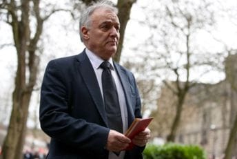 Bivši as Junajteda: Izbacite ih sve iz kluba Bivši as Junajteda: Izbacite ih sve iz kluba