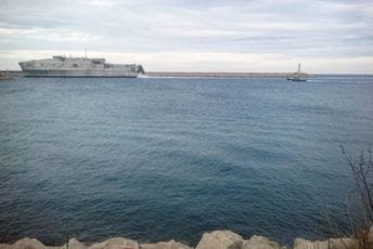 Katamaran američke mornarice u luci Bar Katamaran američke mornarice u luci Bar