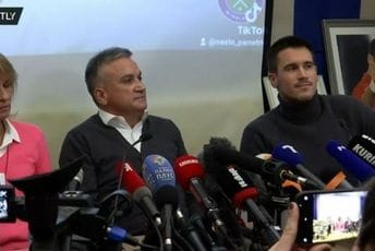 Đokoviće pitali da li se Novak kretao inficiran, a oni prekinuli press konferenciju Đokoviće pitali da li se Novak kretao inficiran, a oni prekinuli press konferenciju