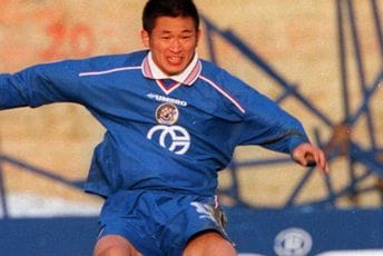 Devedesetih je bio velika zvijezda, ali i danas igra fudbal - na pragu 56. godine Devedesetih je bio velika zvijezda, ali i danas igra fudbal - na pragu 56. godine