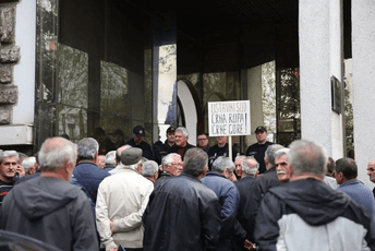 Zaboravili 65 penzionera Metalca, dakićevci neće otpremnine već plate Zaboravili 65 penzionera Metalca, dakićevci neće otpremnine već plate