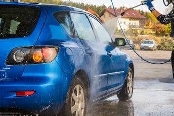 Ispod koje temperature ne treba prati auto u perionici