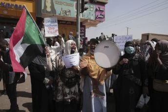 Ubijen demonstrant na protestima protiv vojnih vlasti u Sudanu Ubijen demonstrant na protestima protiv vojnih vlasti u Sudanu
