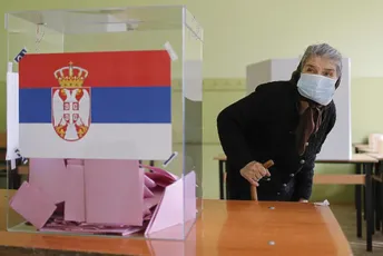 Građani Srbije danas na referendumu glasaju o promjeni Ustava Građani Srbije danas na referendumu glasaju o promjeni Ustava