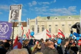 Demonstranti u Beču nosili sliku Hitlera Demonstranti u Beču nosili sliku Hitlera