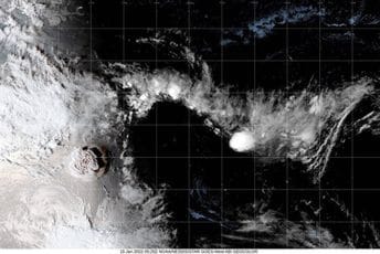 Peru: Dvoje se utopilo nakon erupcije na Tongi Peru: Dvoje se utopilo nakon erupcije na Tongi