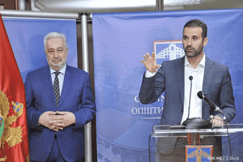 Stadu populizam, pastiru nepotizam Stadu populizam, pastiru nepotizam