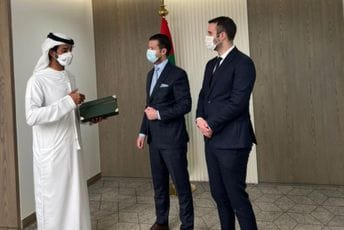 Vi ste okruženi ljudima sa vizijom, a to je Crnoj Gori oduvijek bilo potrebno Vi ste okruženi ljudima sa vizijom, a to je Crnoj Gori oduvijek bilo potrebno