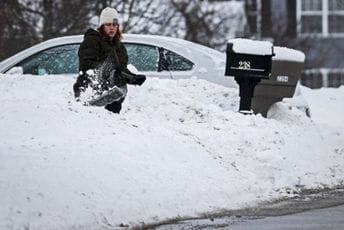SAD: Zbog sniježne oluje oko 145 hiljada ljudi bez struje SAD: Zbog sniježne oluje oko 145 hiljada ljudi bez struje