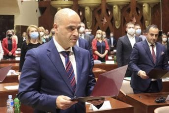 Kovačevski preuzeo funkciju premijera Sjeverne Makedonije Kovačevski preuzeo funkciju premijera Sjeverne Makedonije